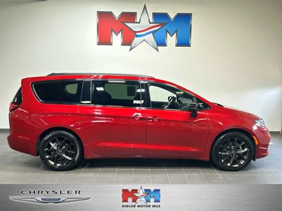 Used 2026 Chrysler Pacifica Limited w/ S Appearance Package
