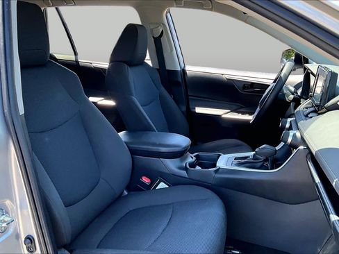 Certified 2020 Toyota RAV4 LE w/ Carpet Mat Package FWD image 8