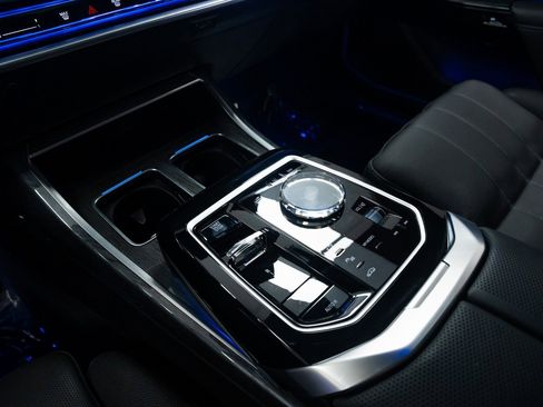 Used 2024 BMW 750e xDrive image 15