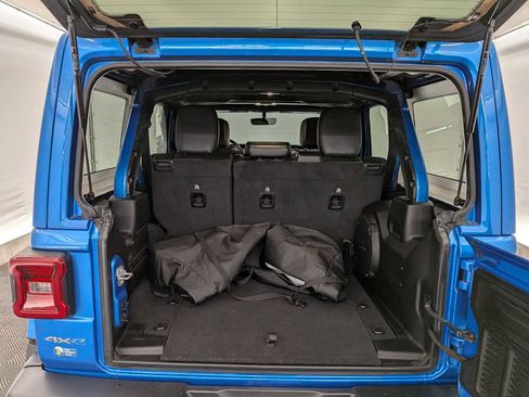 Used 2022 Jeep Wrangler Unlimited Sahara w/ Cold Weather Group image 32