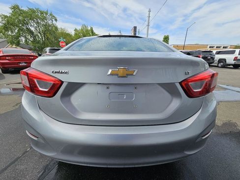 Used 2018 Chevrolet Cruze LT FWD image 10