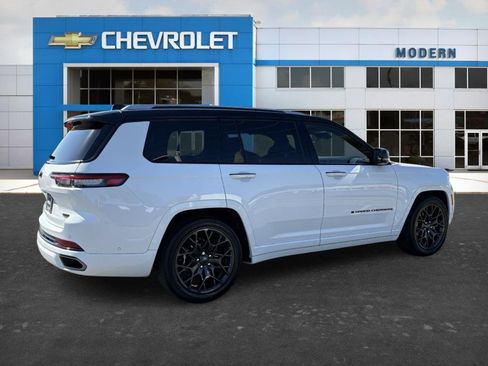 Used 2023 Jeep Grand Cherokee L Summit w/ High Altitude Package AWD/4WD image 5
