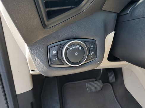 Used 2017 Ford Escape SE image 15