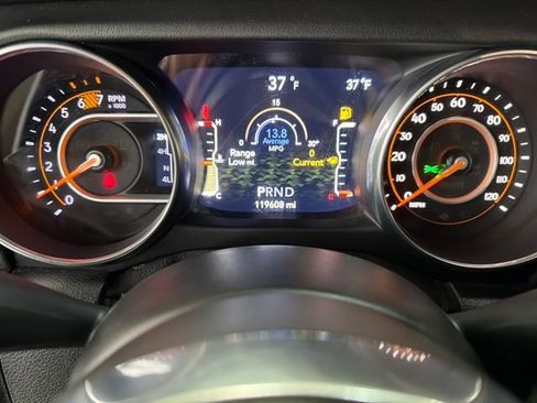 Used 2020 Jeep Wrangler Unlimited Sahara image 18