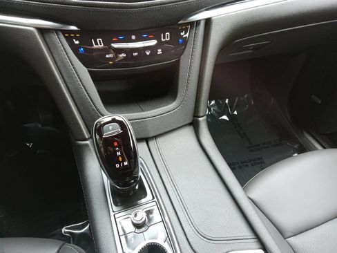 Used 2024 Cadillac XT5 Premium Luxury w/ Technology Package AWD/4WD image 19