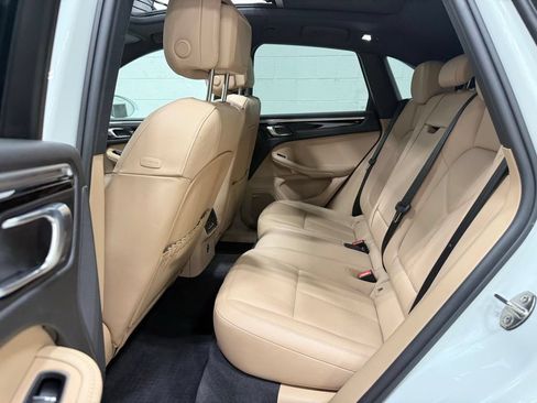 Used 2022 Porsche Macan AWD/4WD image 35