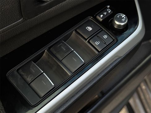 Certified 2025 Toyota Sienna Limited image 11