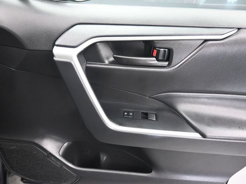 Used 2021 Toyota RAV4 LE FWD image 37