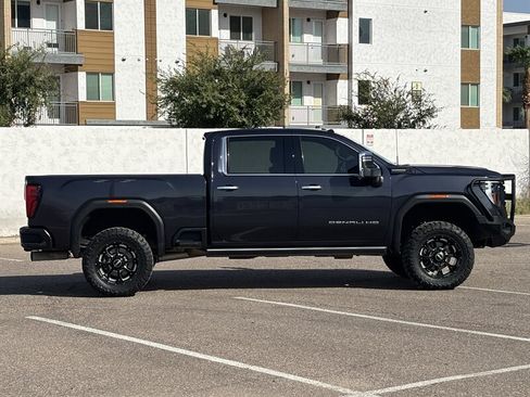 Used 2024 GMC Sierra 2500 Denali Ultimate AWD/4WD image 3