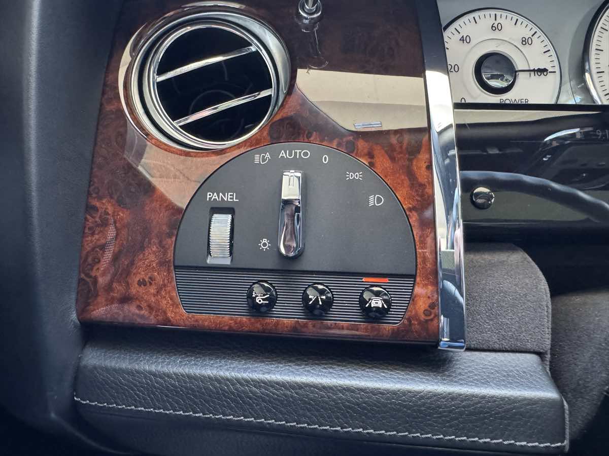 Used 2014 Rolls-Royce Ghost RWD image 26