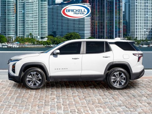 Used 2025 Chevrolet Equinox LT w/ Safety and Technology Package image 8