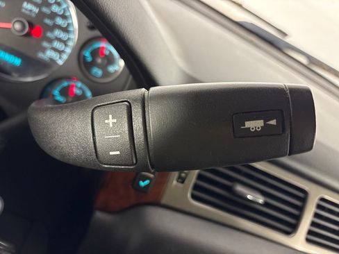 Used 2014 Chevrolet Suburban LS RWD image 29