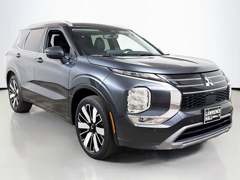 Used 2025 Mitsubishi Outlander SEL image 3