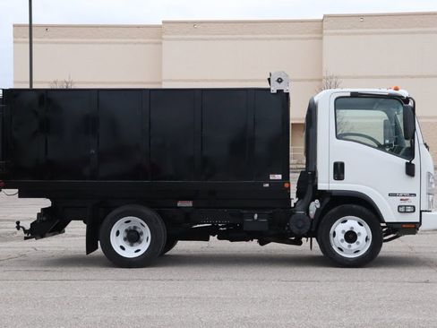 Used 2020 Isuzu NPR image 9