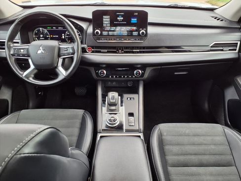 Used 2024 Mitsubishi Outlander SE image 9