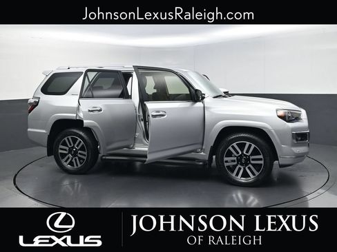 Used 2022 Toyota 4Runner Limited AWD/4WD image 33