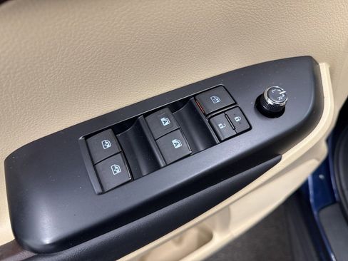 Used 2015 Toyota Highlander XLE image 39