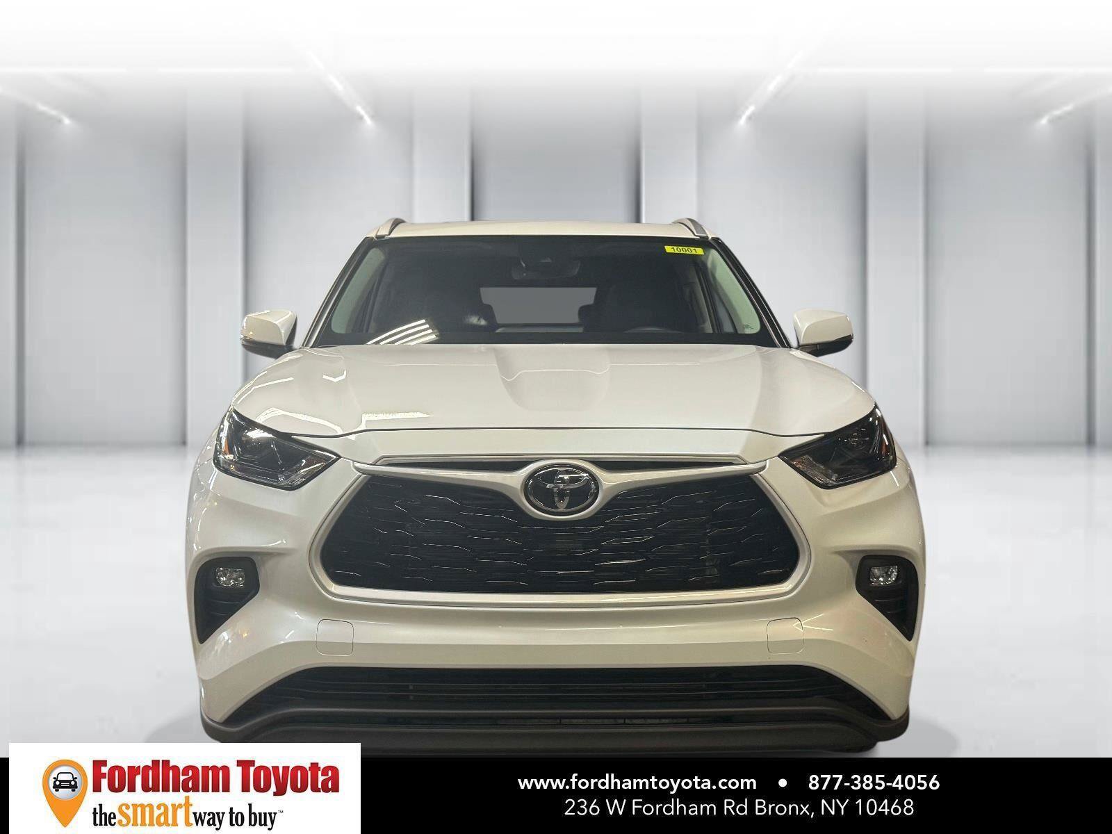 Used 2023 Toyota Highlander XLE AWD/4WD image 2