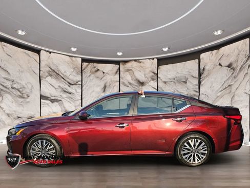 Used 2023 Nissan Altima 2.5 SV w/ SV Premium Package FWD image 5