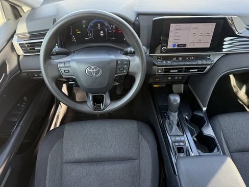 Used 2025 Toyota Camry LE FWD image 12
