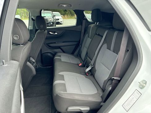 Used 2025 Chevrolet Blazer LT FWD image 23