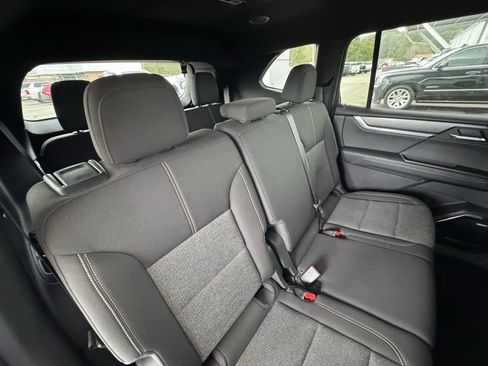 Used 2025 GMC Acadia Elevation image 26