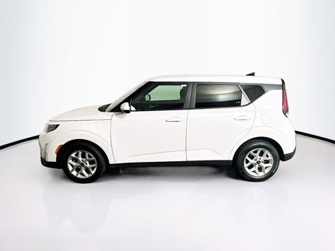 Used 2025 Kia Soul LX w/ LX Technology Package image 4