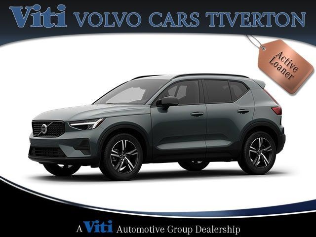 Used 2026 Volvo XC40 B5 Core w/ Climate Package AWD/4WD image 1