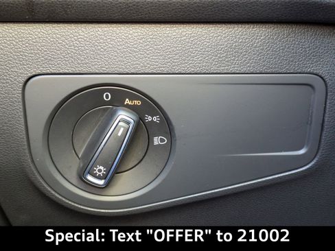 Used 2022 Volkswagen Tiguan SE w/ Panoramic Sunroof Package image 26