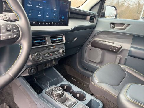 Used 2025 Ford Maverick Lobo AWD/4WD image 19