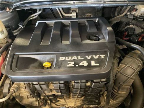 Used 2013 Chrysler 200 Touring FWD image 20