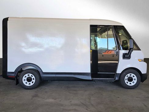 Used 2024 Chevrolet Brightdrop 400 w/ Commercial Equipment Package image 2