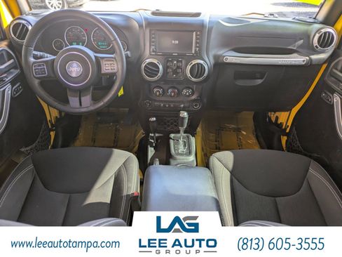 Used 2015 Jeep Wrangler Unlimited Rubicon w/ Connectivity Group image 13