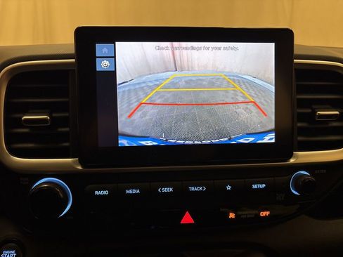 Certified 2025 Hyundai Venue SEL image 18