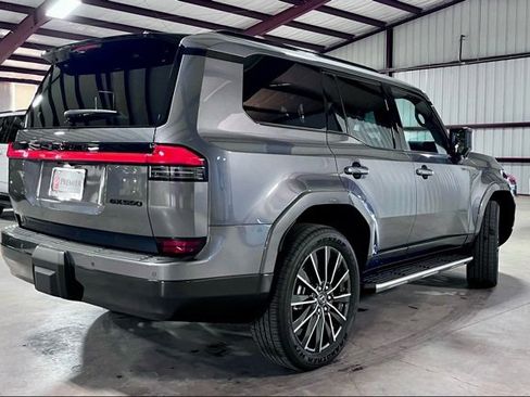 Used 2026 Lexus GX 550 w/ Accessory Package (2T) image 2