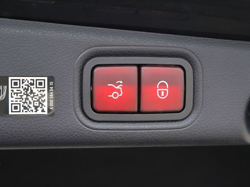 Used 2023 Mercedes-Benz E 450 4MATIC Sedan image 18
