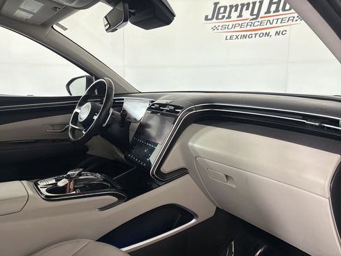 Used 2024 Hyundai Tucson Limited image 30