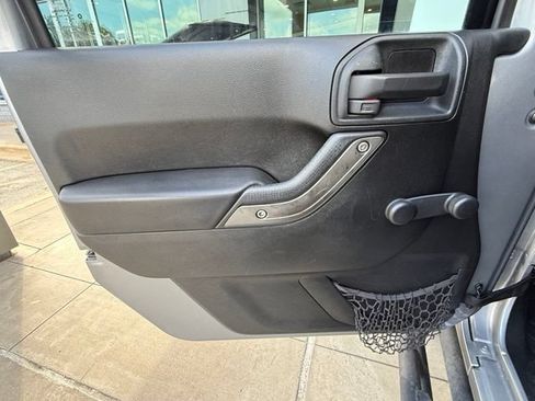 Used 2017 Jeep Wrangler Sport AWD/4WD image 12