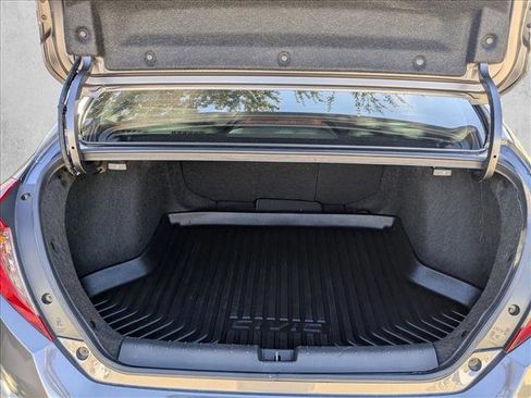 Used 2018 Honda Civic Touring image 18