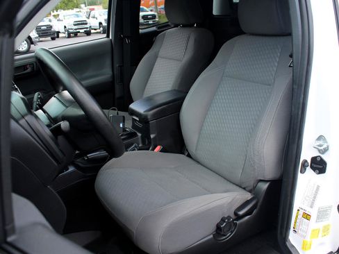 Used 2022 Toyota Tacoma SR image 18