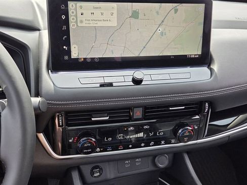 Used 2025 Nissan Rogue SL w/ Tech Package FWD image 18