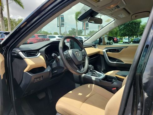 Used 2021 Toyota RAV4 LE FWD image 19