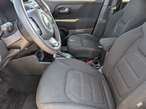 Used 2021 Jeep Renegade Latitude FWD image 13