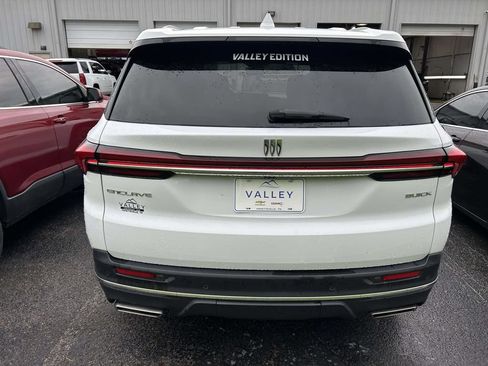 Used 2025 Buick Enclave Preferred FWD image 4