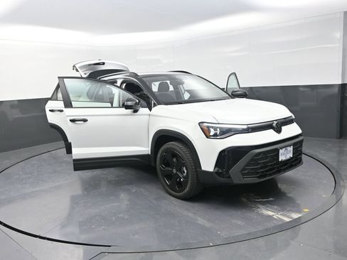 New 2026 Volkswagen Taos SE AWD/4WD image 28