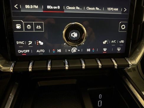 Used 2025 GMC Acadia Elevation image 21