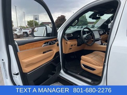 Used 2022 Jeep Grand Wagoneer Series III w/ Rear Seat Video Group 1 AWD/4WD image 16