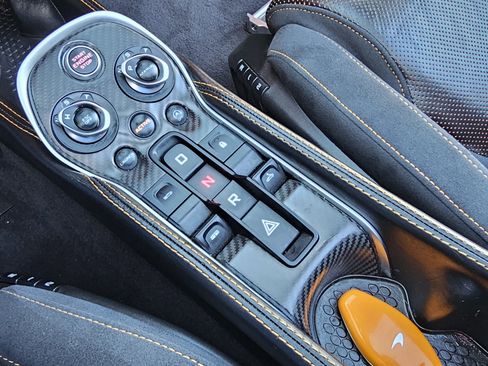 Used 2019 McLaren 570S Spider image 34