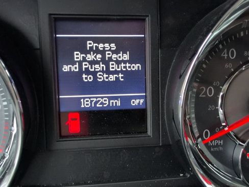 Used 2014 Chrysler Town & Country Touring w/ Driver Convenience Group FWD image 6