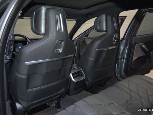 Used 2023 BMW i7 xDrive60 AWD/4WD image 22